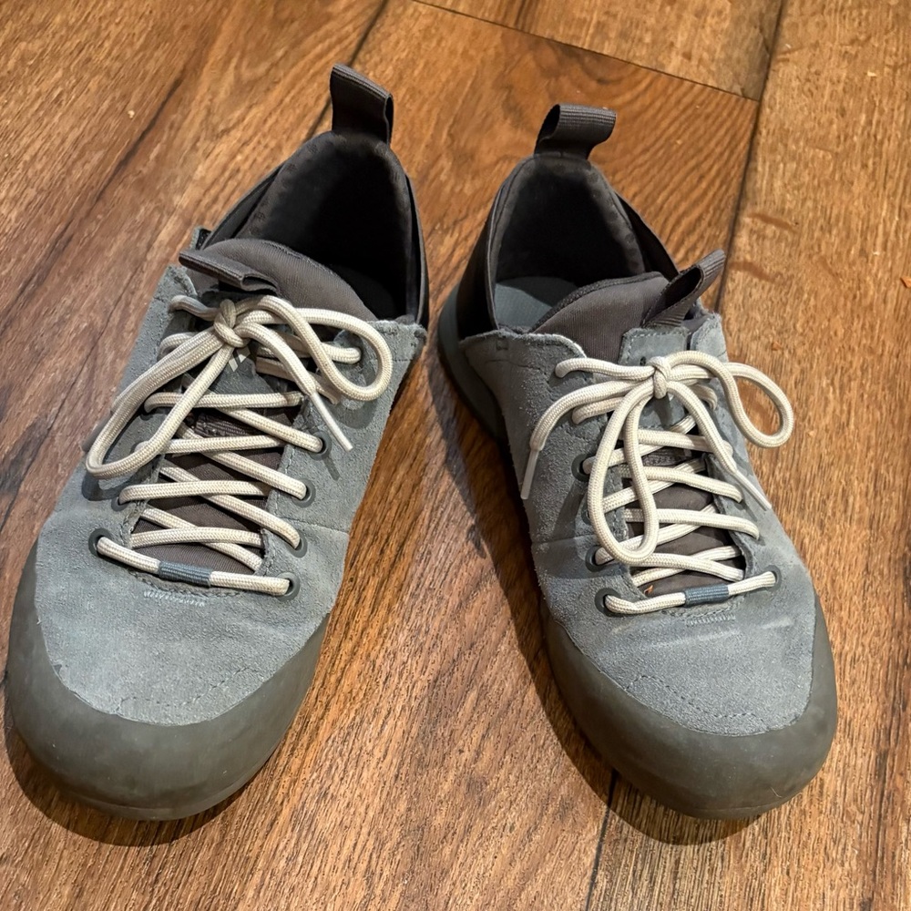 Blue-grey lace-up casual sneakers